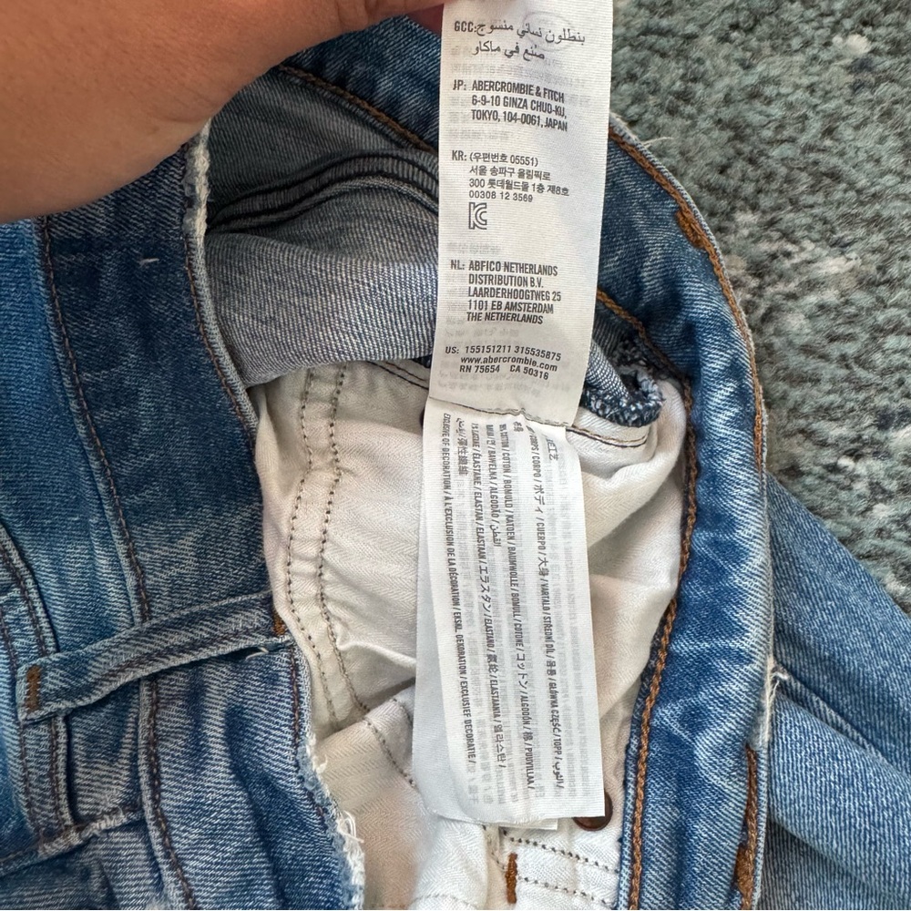 Size 26 2 Short The Mom High Rise Jeans Abercrombie & Fitch Blue Straight Leg - Picture 8 of 15